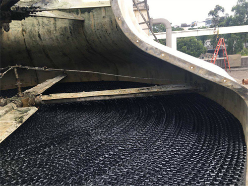 更換冷卻塔填料時(shí)需要注意的問題